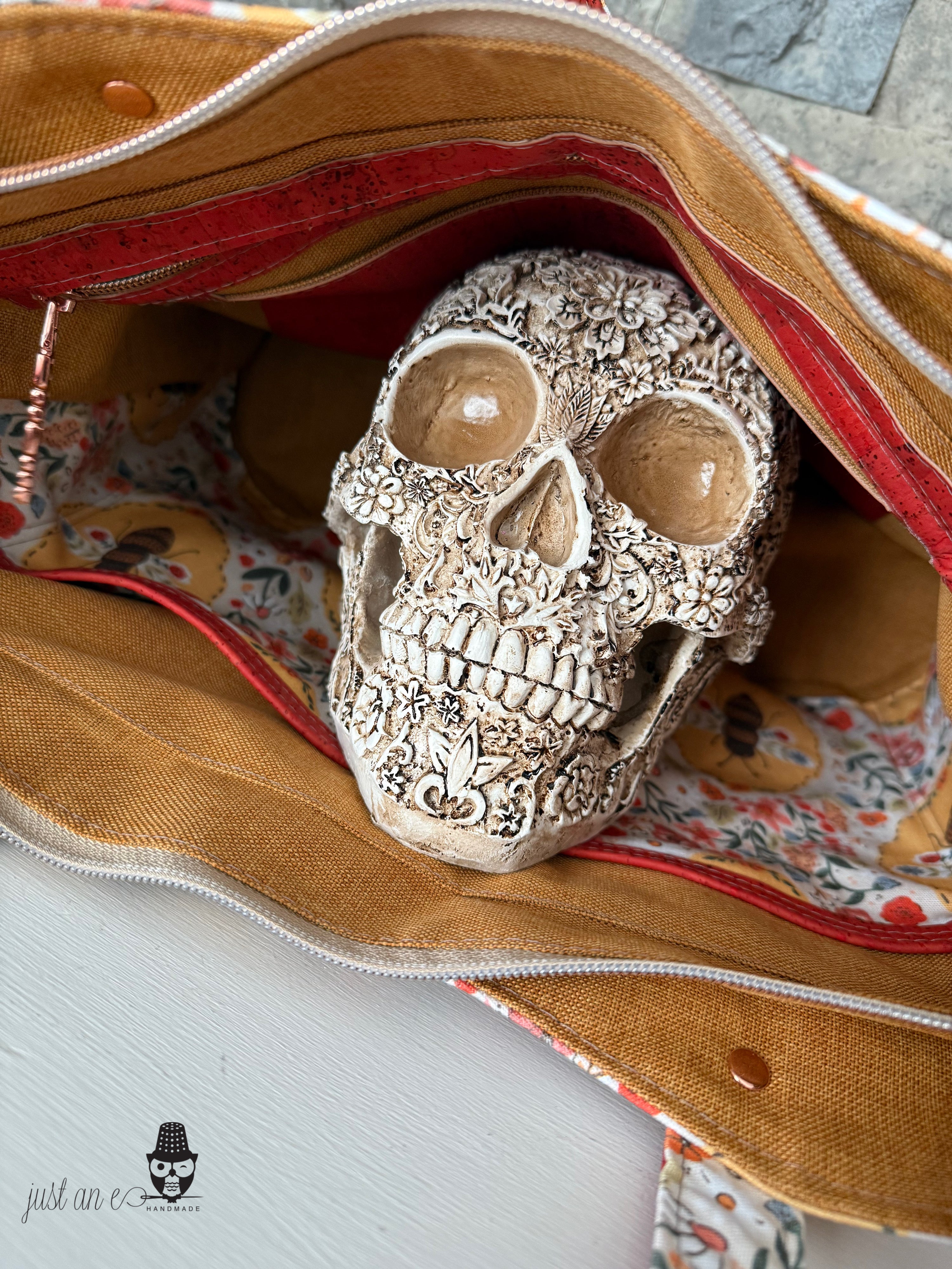 Springtime Bee Tote-Style Bag